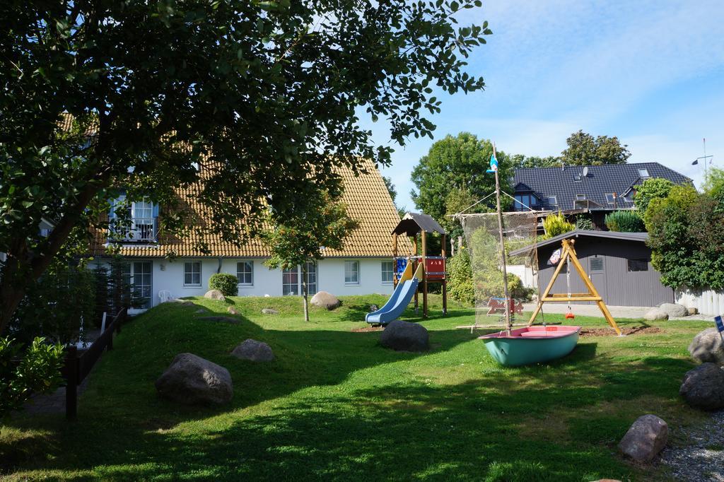Hotel- & Ferienanlage Kapitaens-Haeuser Breege Exterior photo